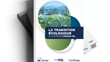 Livre sur la transition écologique avec une illustration de la Terre en arrière-plan.