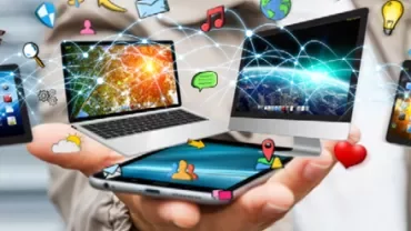 Technologie mobile avec des appareils connectés et des icônes d'applications.